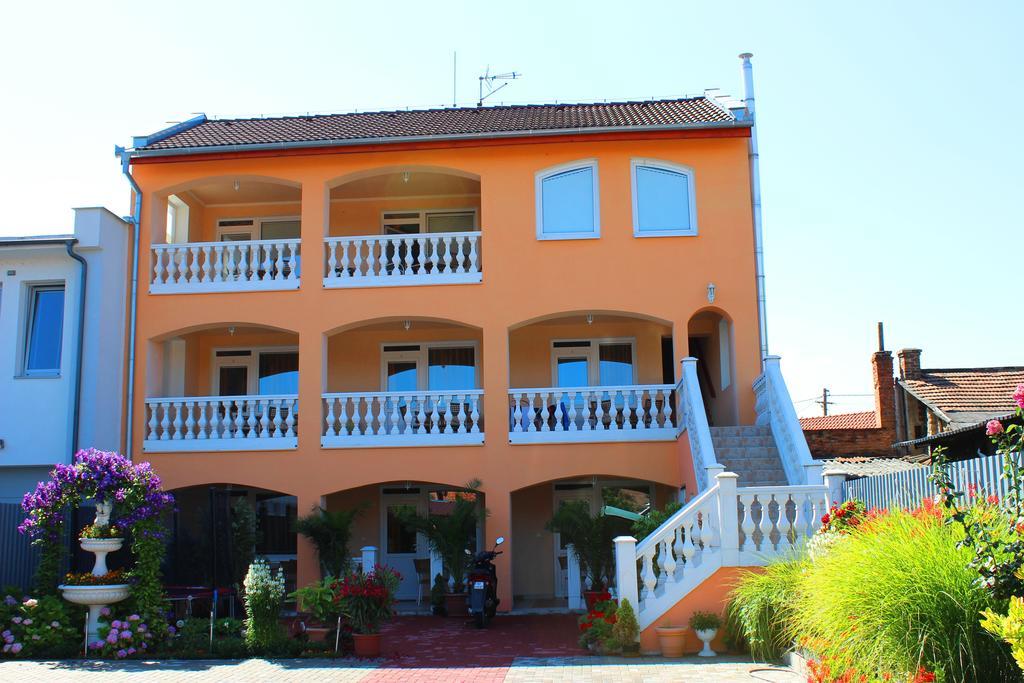Studio Florida Sturovo Ngoại thất bức ảnh