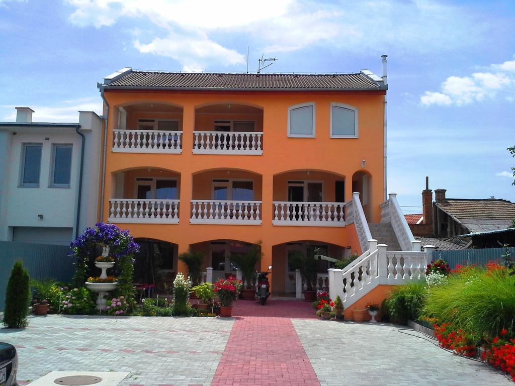 Studio Florida Sturovo Ngoại thất bức ảnh
