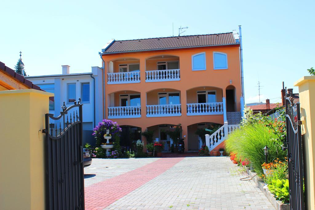 Studio Florida Sturovo Ngoại thất bức ảnh